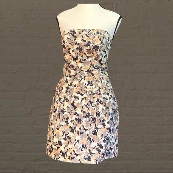 $10$ add on French Connection-strapless corset style mini dress. Size 4 - Picture 6 of 14